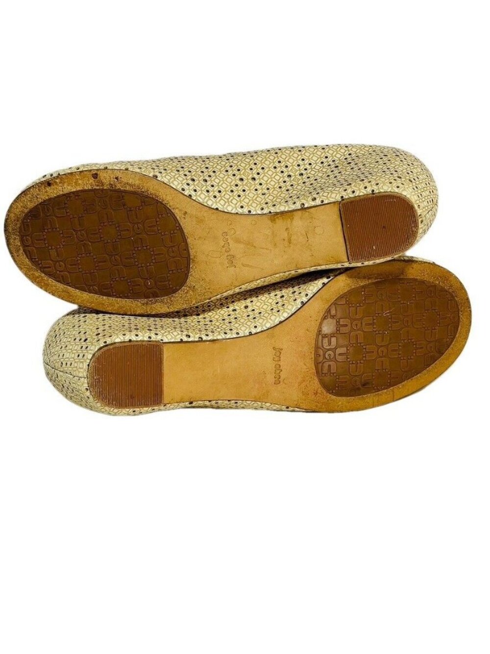 Joy Chen Womens Beige Wedge Shoes Gold Logo Medallion Size 8 - Picture 5 of 13
